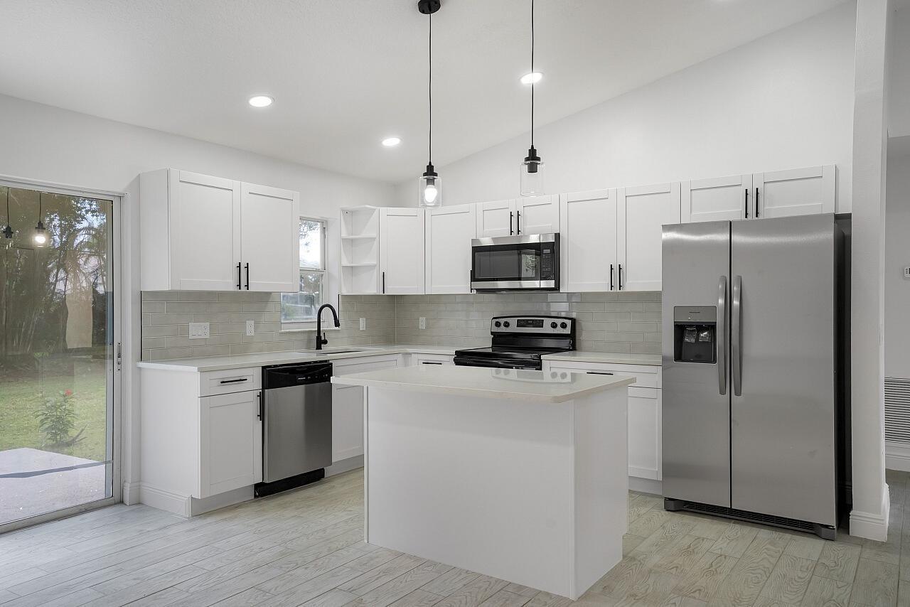 673 Cavern Terrace, Sebastian FL 32958 photo 2