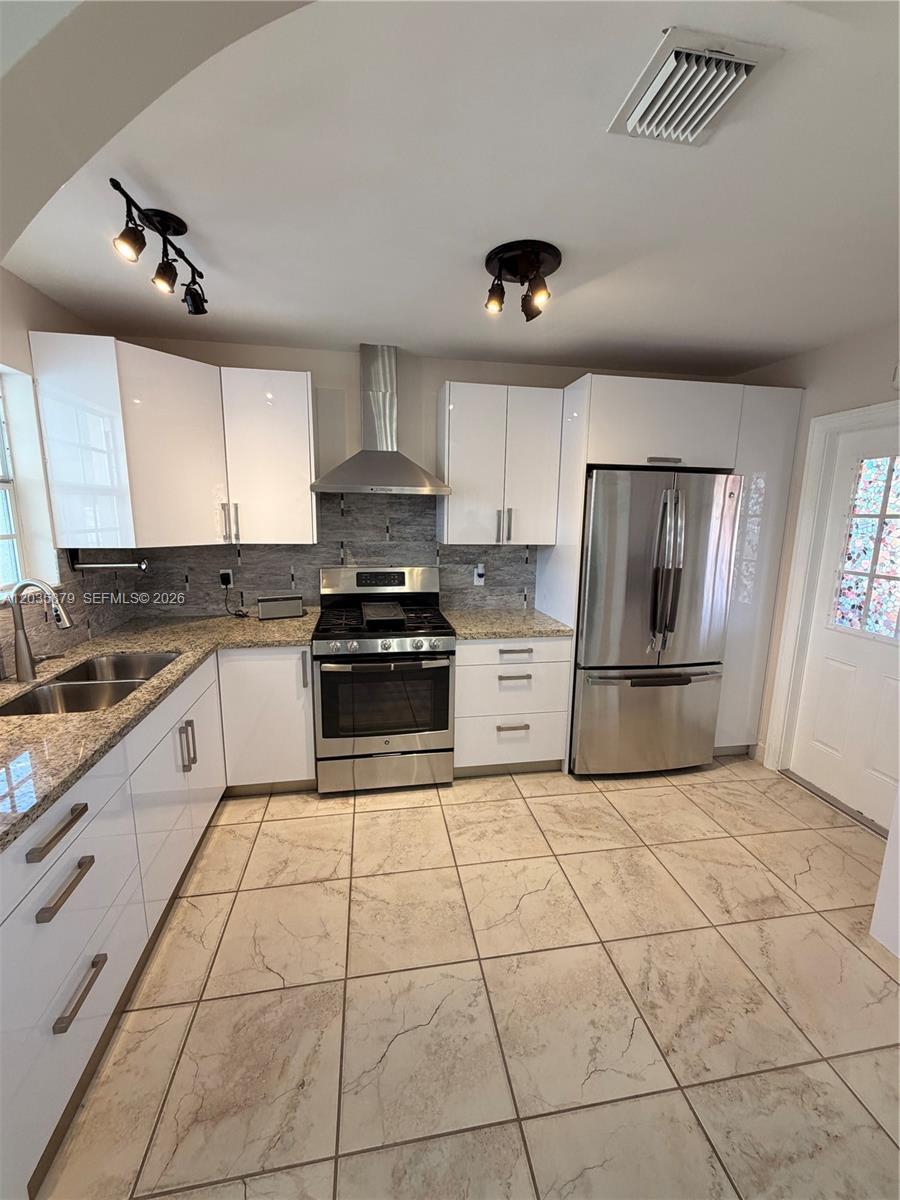 7751 NW 32nd St, Davie FL 33024 photo 4