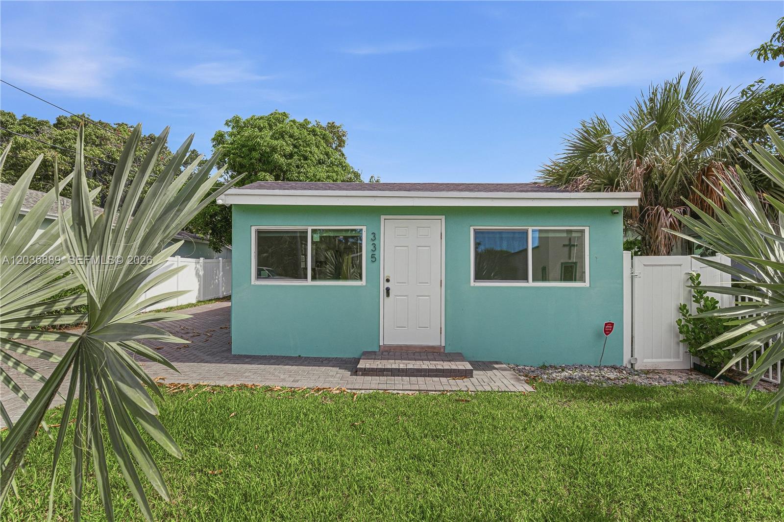 335 NE 12th Ave, Boynton Beach FL 33435 photo 2