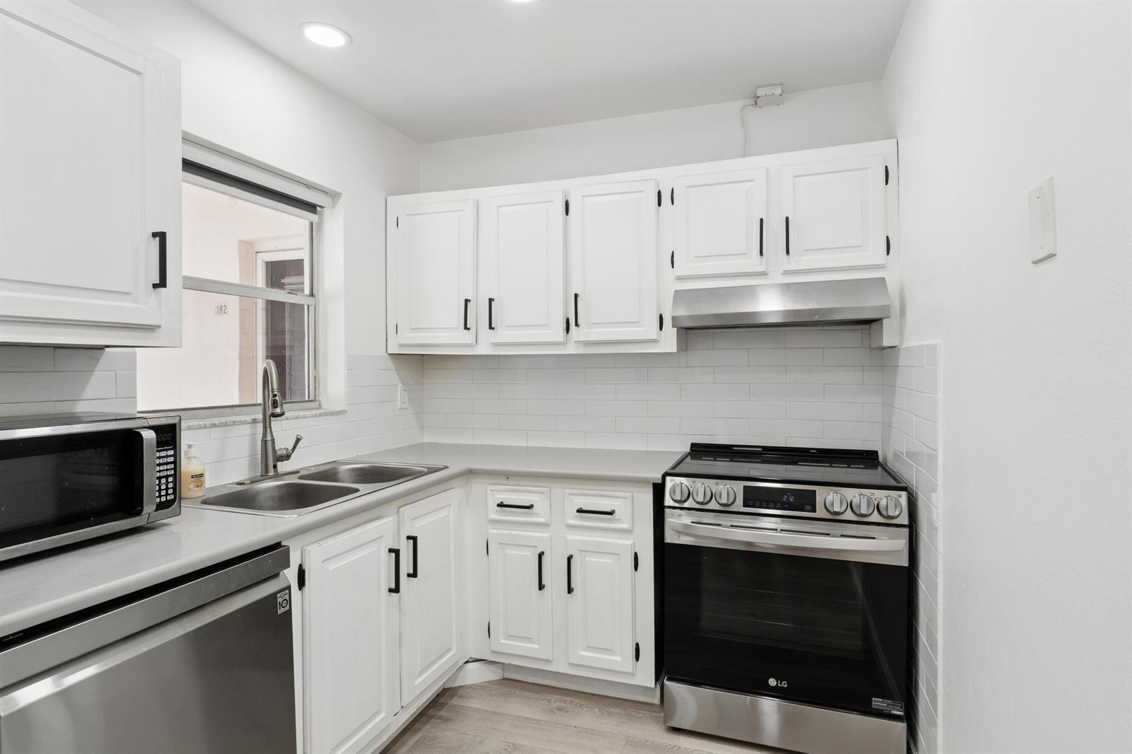 180 Lake Frances Drive, West Palm Beach FL 33411 photo 4