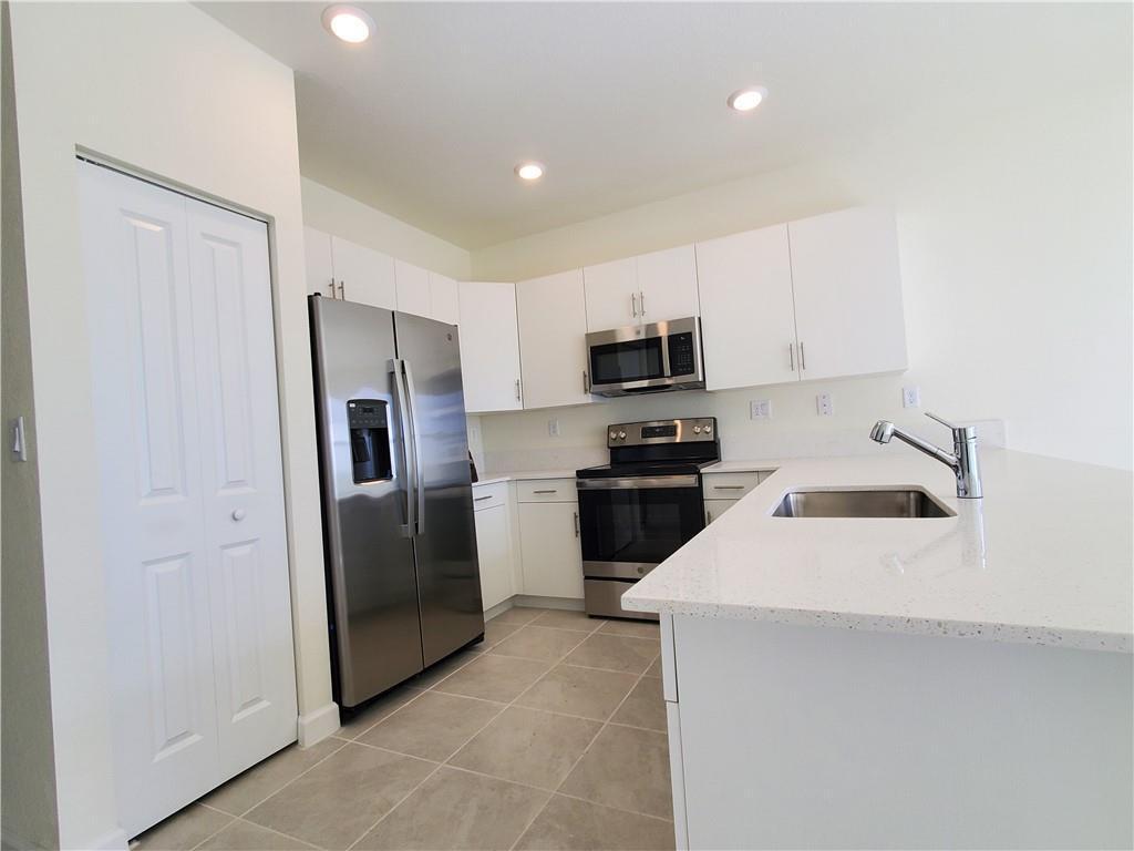 3216 W 114th Terrace, Hialeah FL 33018 photo 4