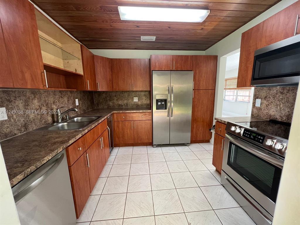 875 Westward Drive, Miami Springs FL 33166 photo 3