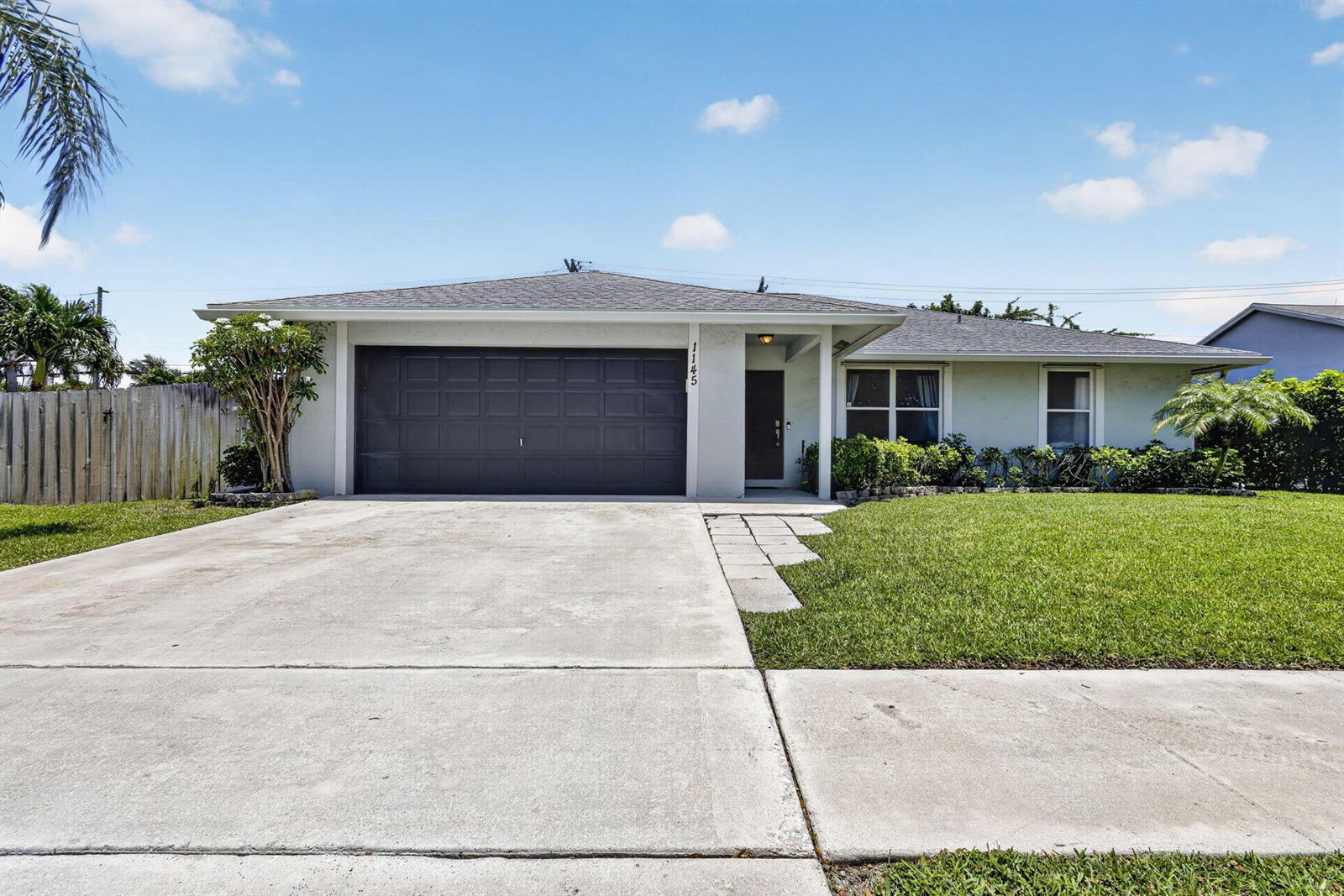 1145 Julia Heights Drive, Lantana FL 33462 photo 2