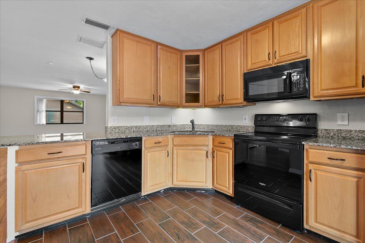 325 Pennington Court, Royal Palm Beach FL 33411 photo 4