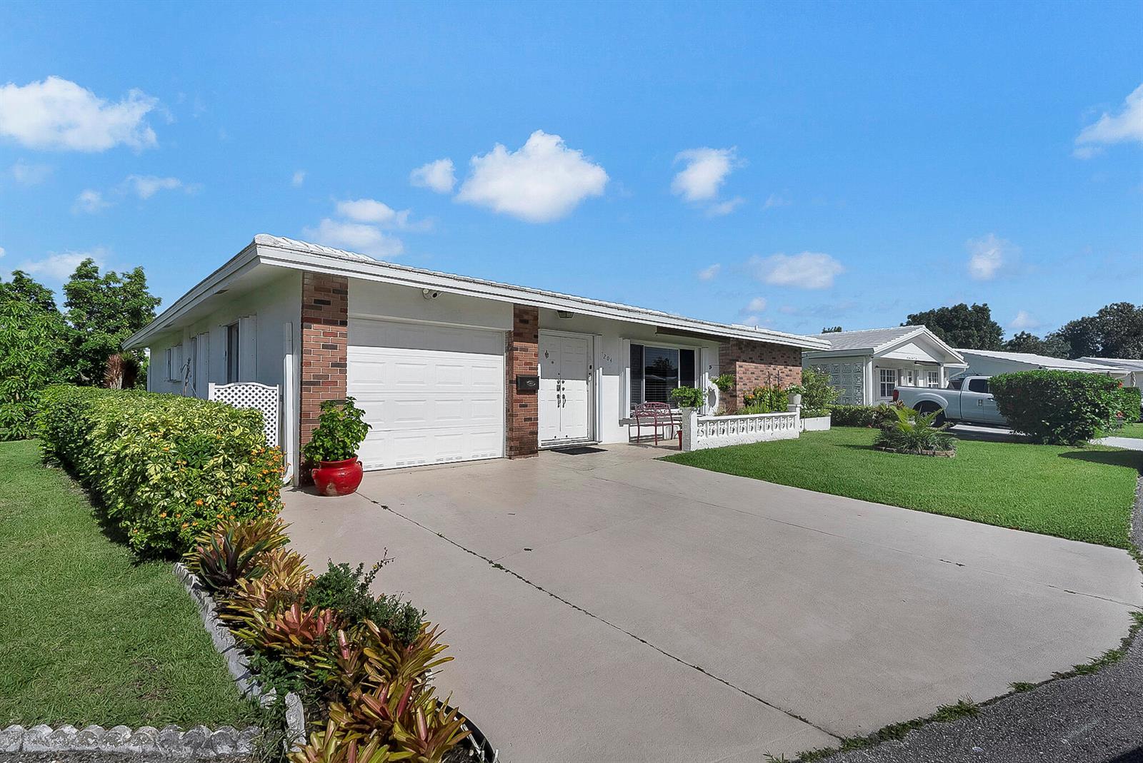 7204 NW 71st Avenue, Tamarac FL 33321 photo 2