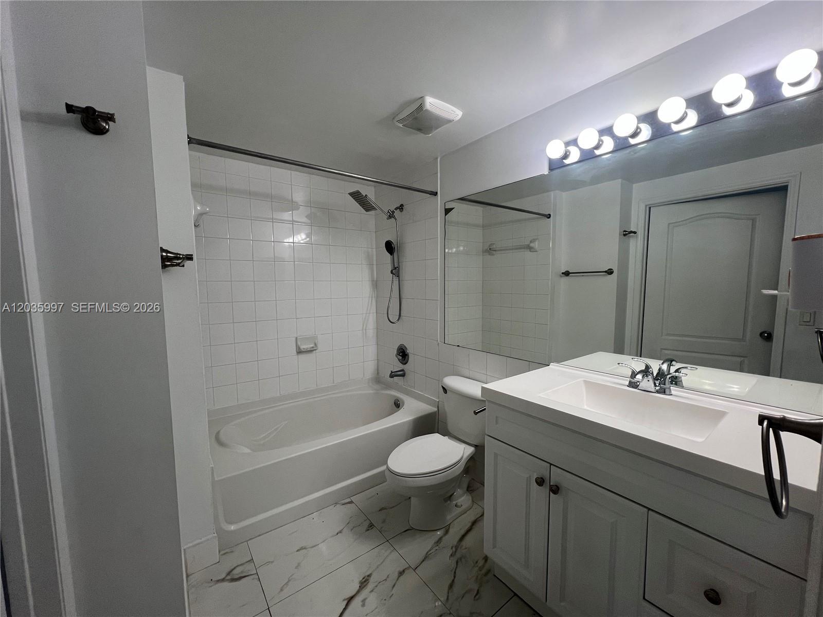 5085 NW 7th St # 711, Miami FL 33126 photo 2