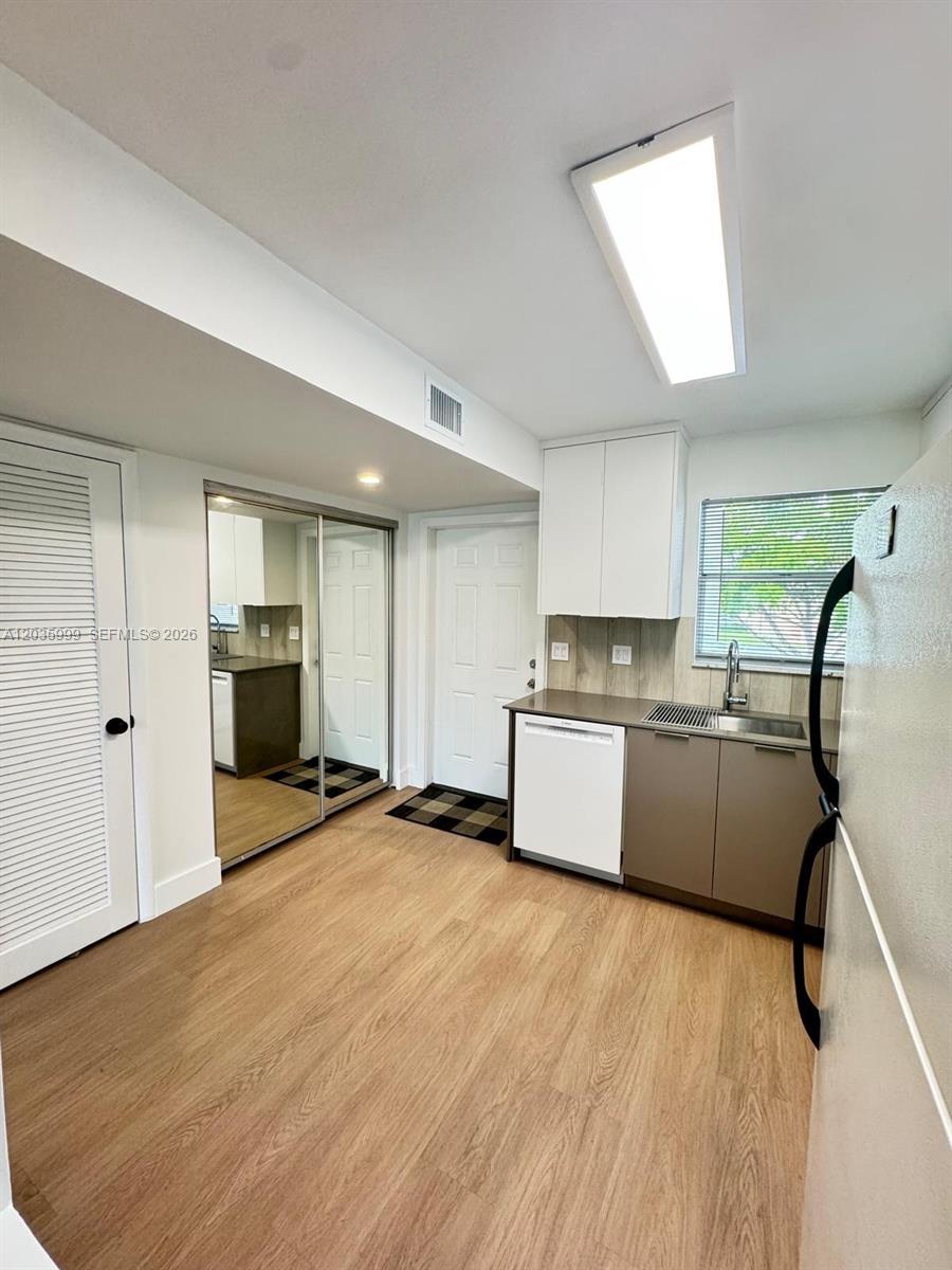 8300 Sunrise Lakes Blvd # 212, Sunrise FL 33322 photo 3