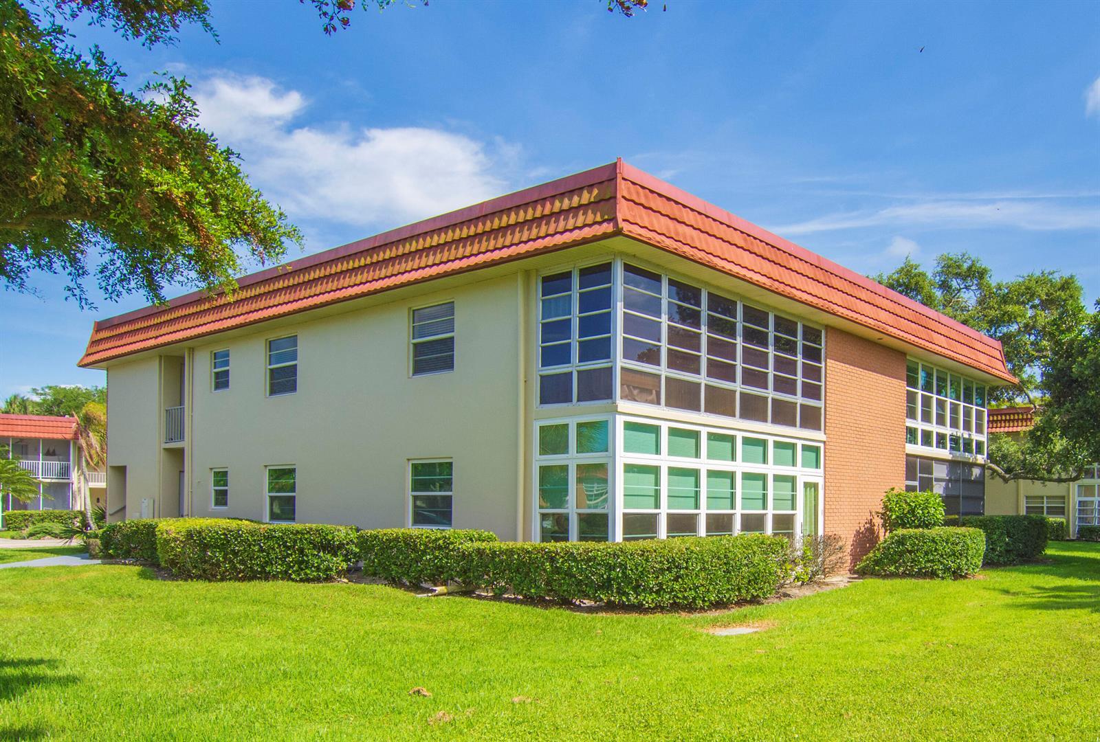 16 Vista Palm Lane # 106, Vero Beach FL 32962