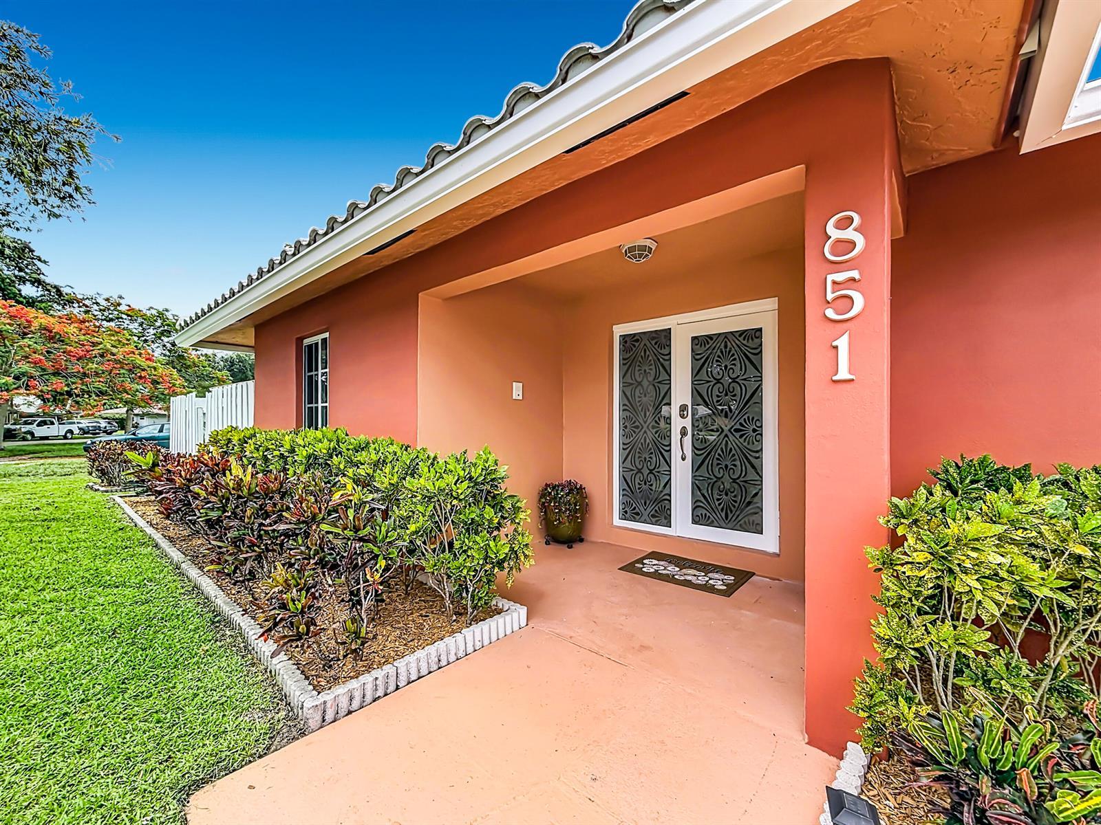 851 E Plantation Circle, Plantation FL 33324 photo 2