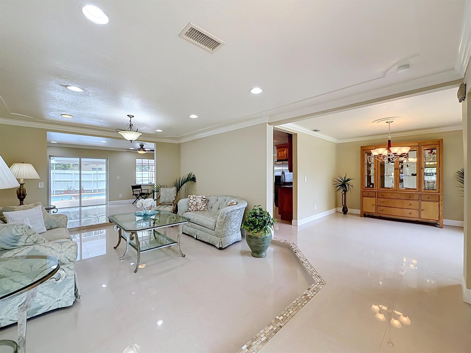 851 E Plantation Circle, Plantation FL 33324 photo 3