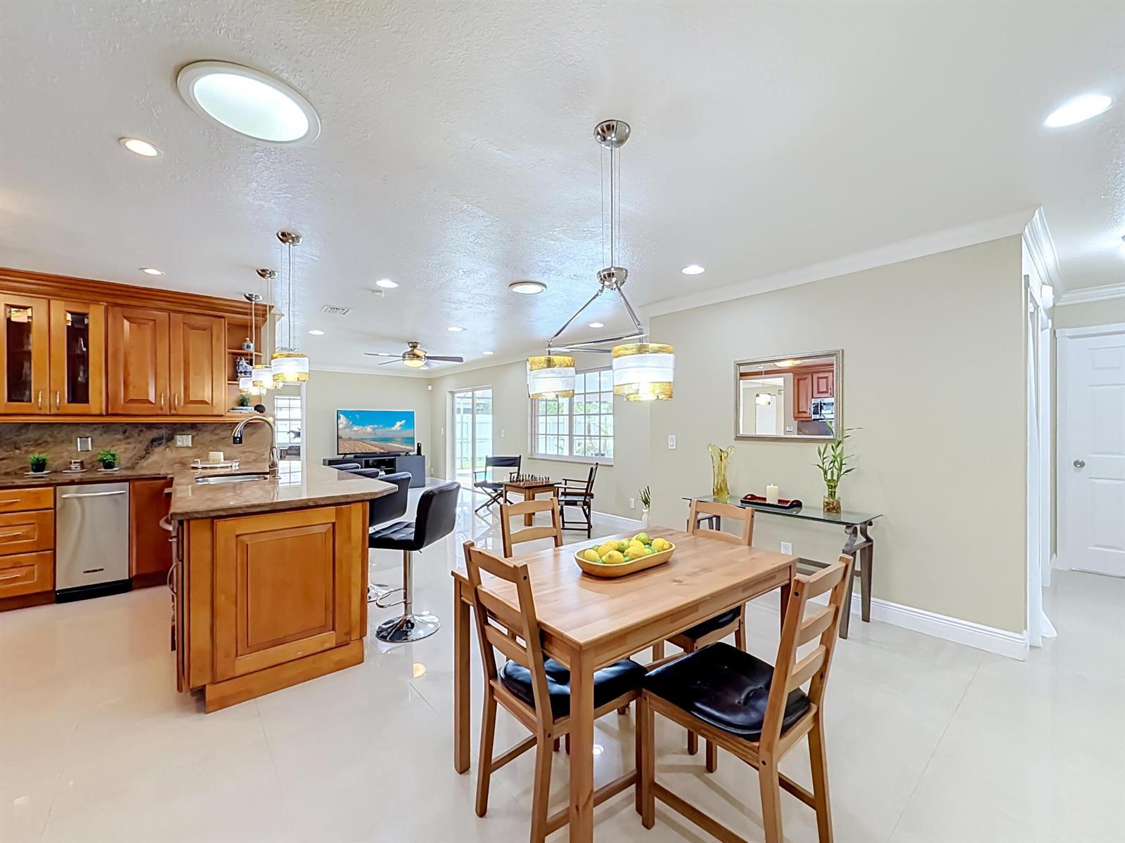 851 E Plantation Circle, Plantation FL 33324 photo 5