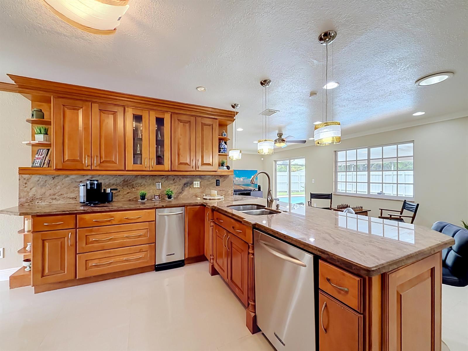 851 E Plantation Circle, Plantation FL 33324 photo 4