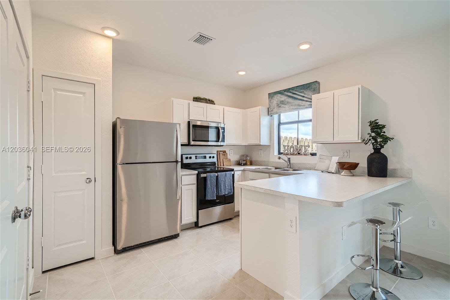 1366 NE 4th Ave, Florida City FL 33034 photo 4