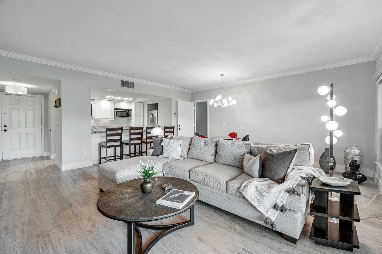 11863 Wimbledon Circle # 445, Wellington FL 33414