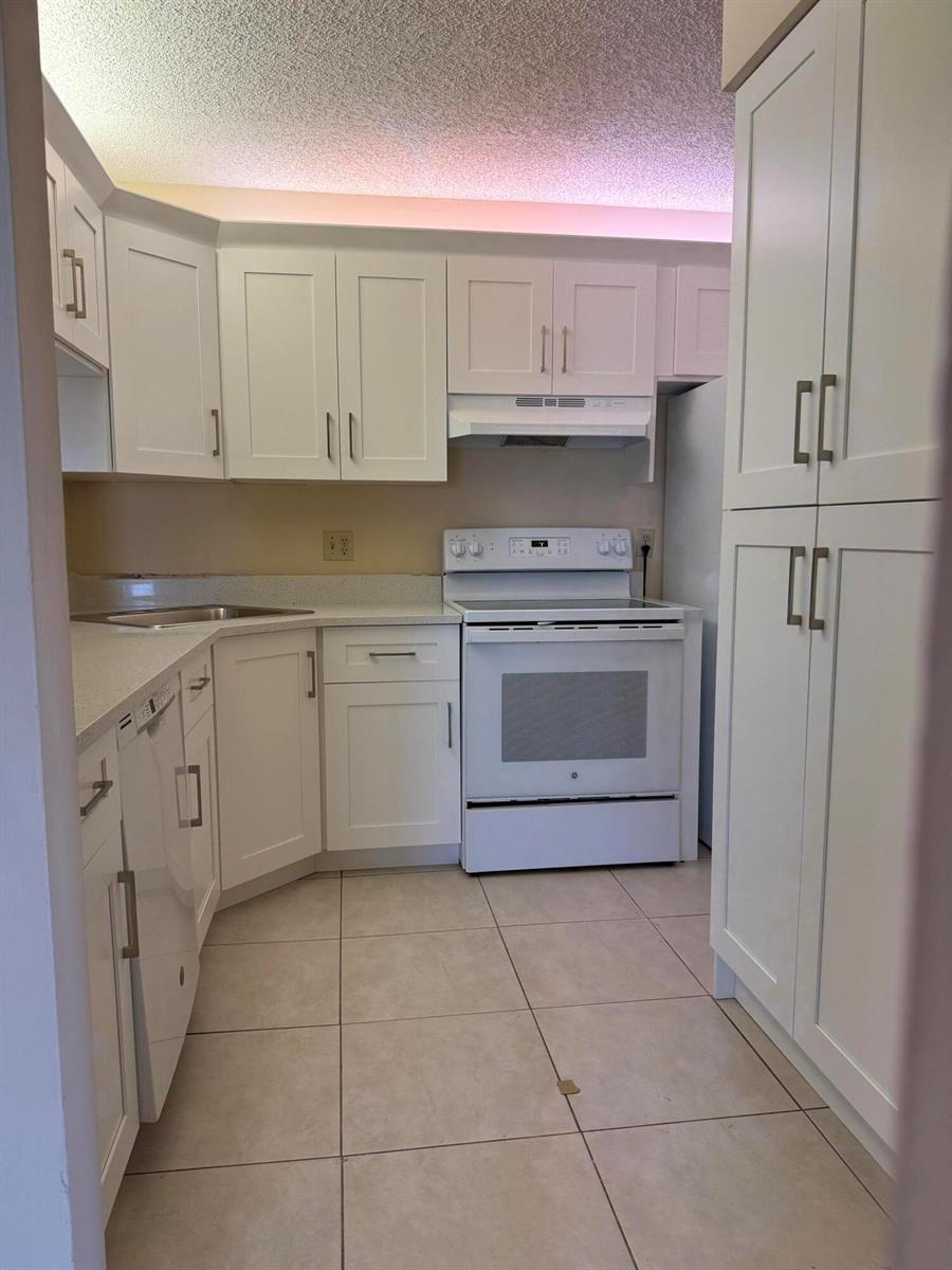 703 Sunny Pine Way # B3, FL 33415 photo 4