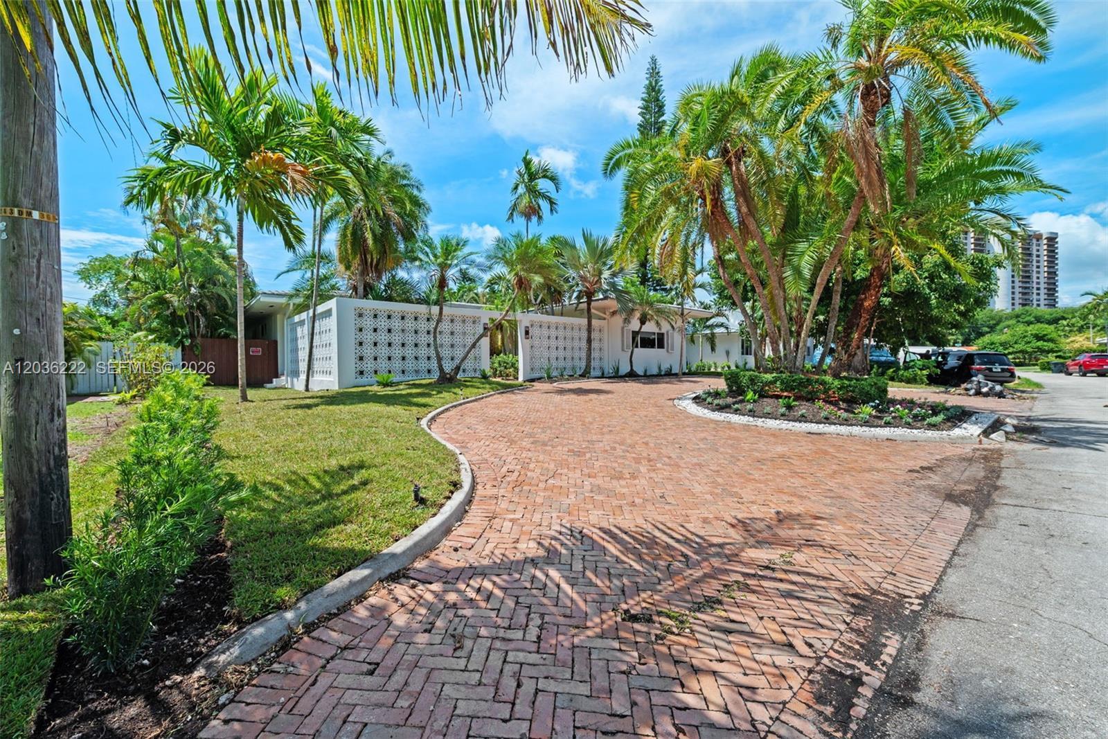 11530 NE 22nd Dr, North Miami FL 33181 photo 3