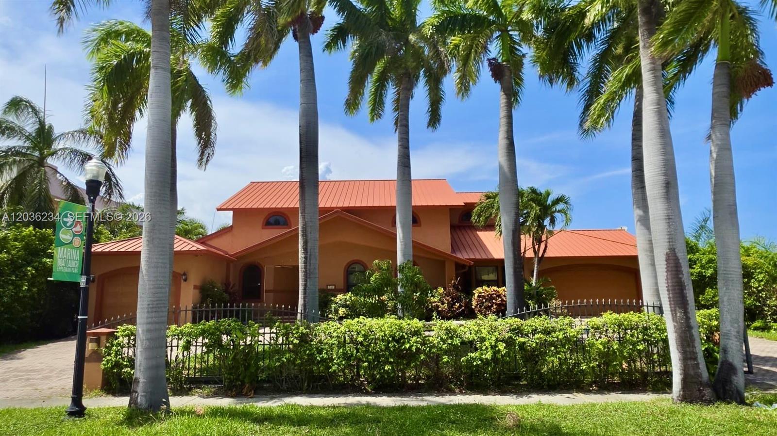 741 Tyler St, Hollywood FL 33019 photo 2
