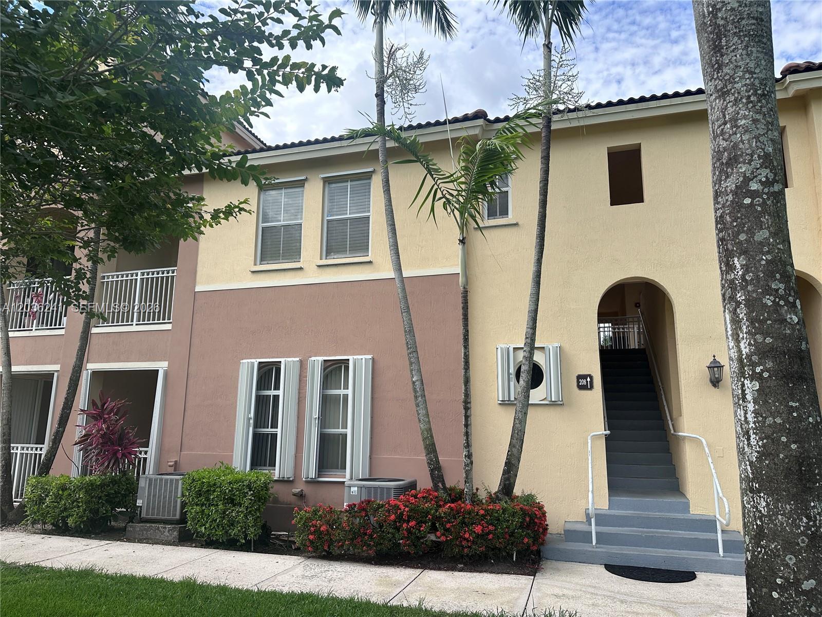 10132 NW 7th St # 208, Miami FL 33172