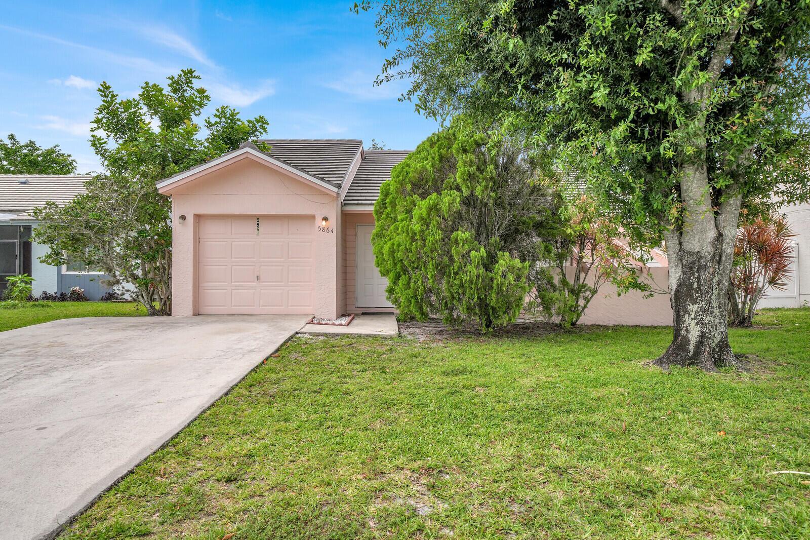 5864 Strawberry Lakes Circle, Lake Worth FL 33463