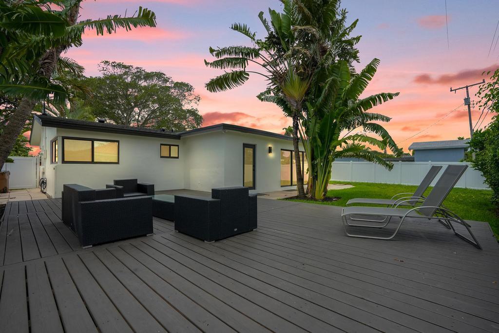 1001 SE 13th Court, Deerfield Beach FL 33441 photo 4