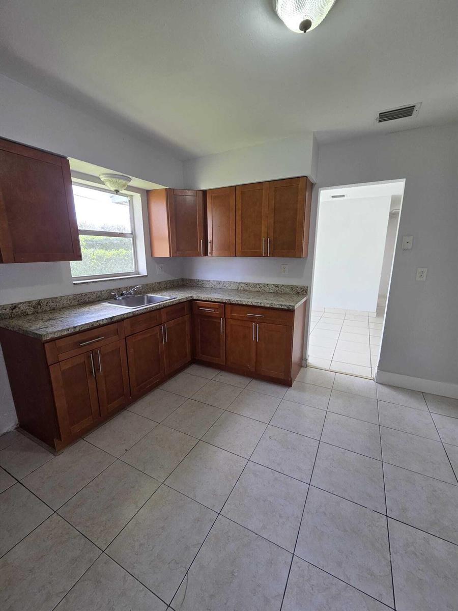 2455 NW 207th Street, Miami Gardens FL 33056 photo 2