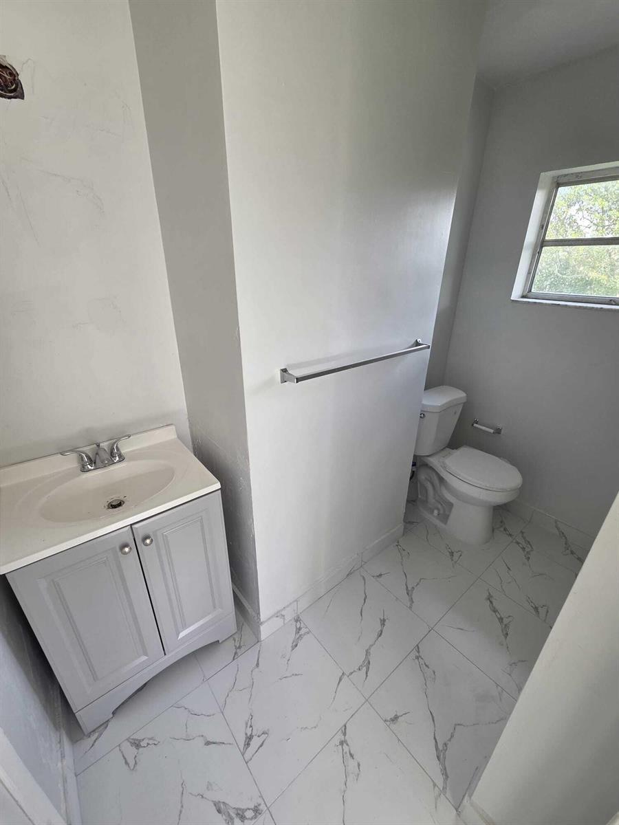 2455 NW 207th Street, Miami Gardens FL 33056 photo 4