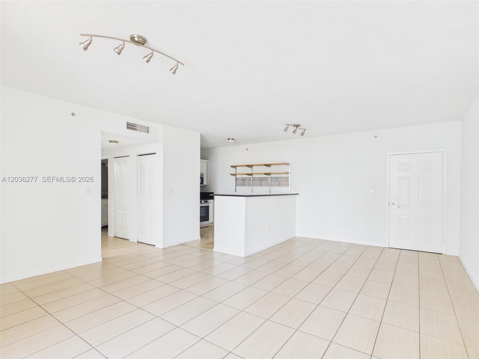 425 NE 30th St # 404, Miami FL 33137 photo 4