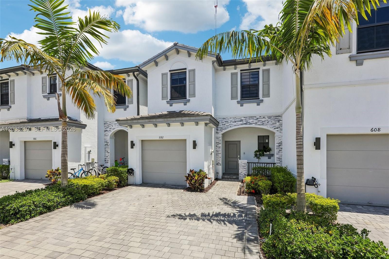 592 NW 203rd Ter, Miami Gardens FL 33169 photo 2