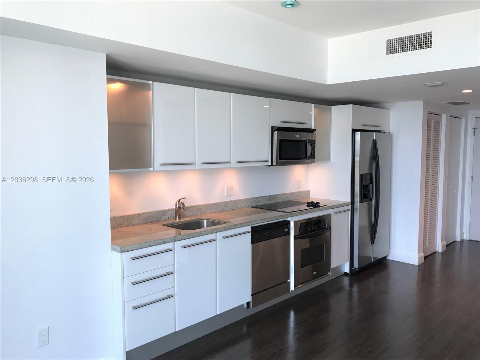 185 SW 7th St # 3806, Miami FL 33130 photo 2
