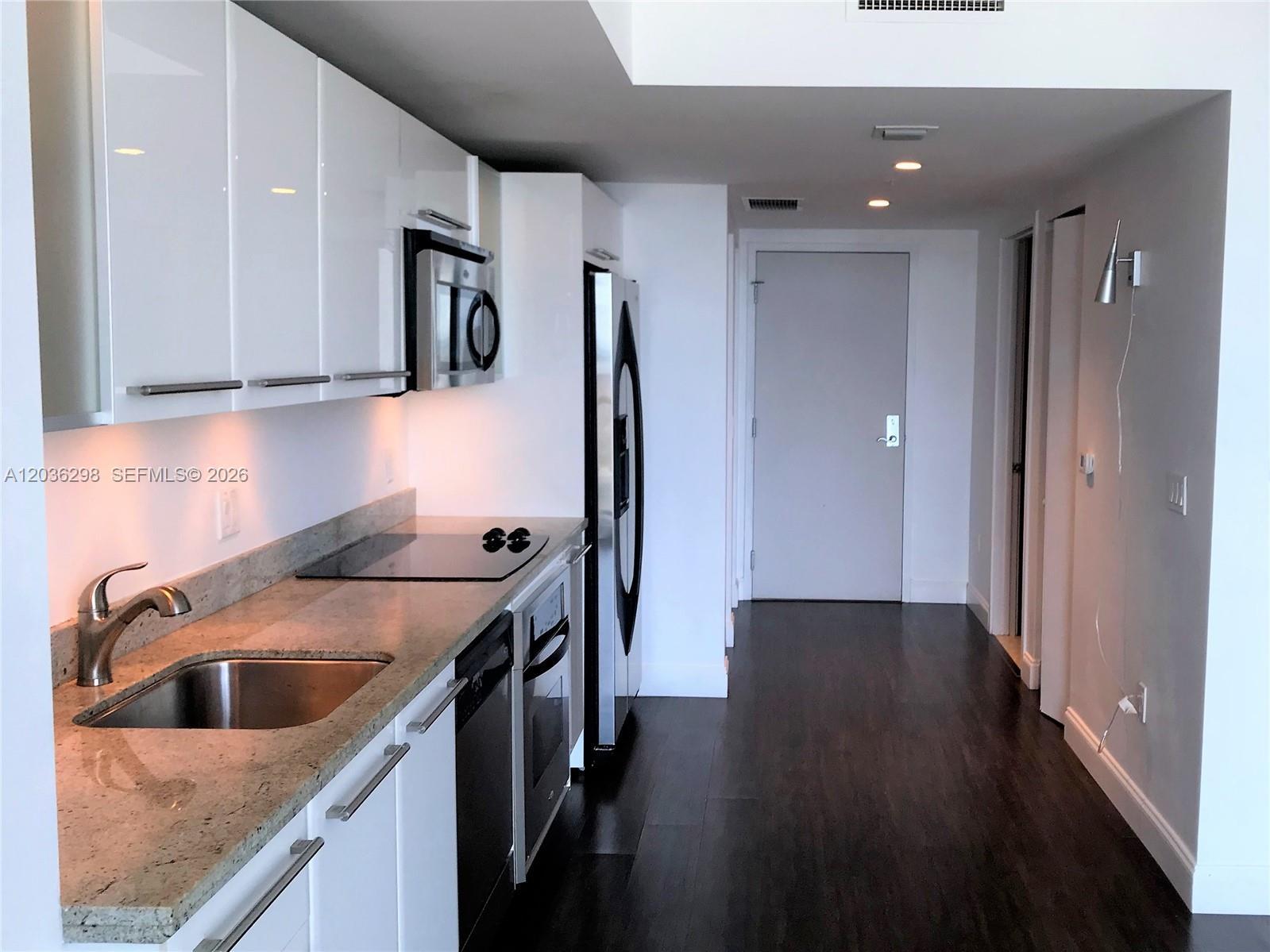 185 SW 7th St # 3806, Miami FL 33130 photo 3