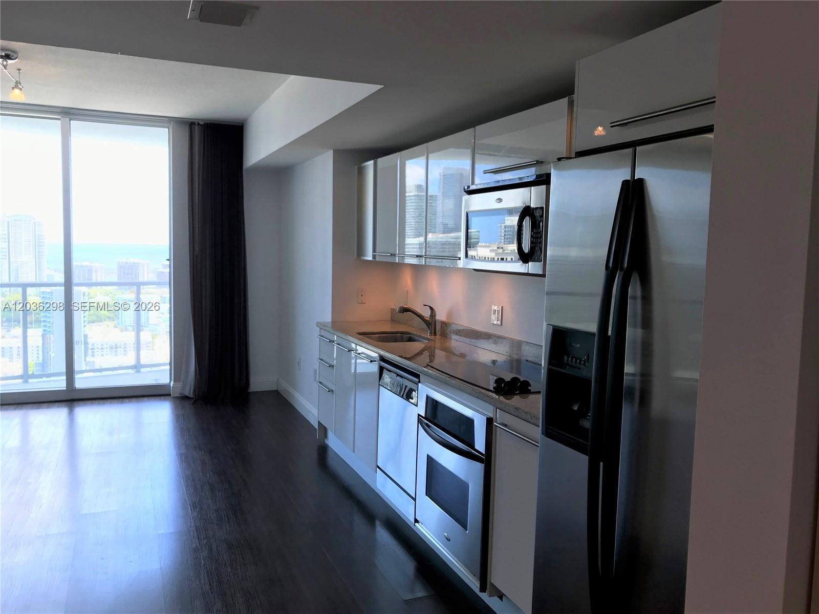 185 SW 7th St # 3806, Miami FL 33130 photo 4