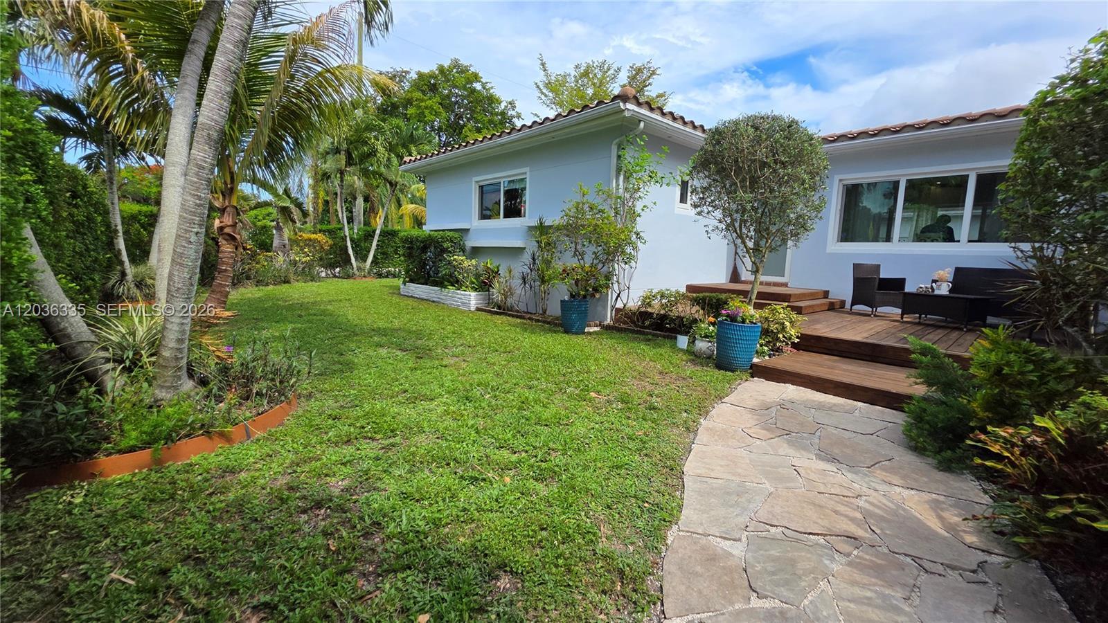 390 NE 127th St, North Miami FL 33161