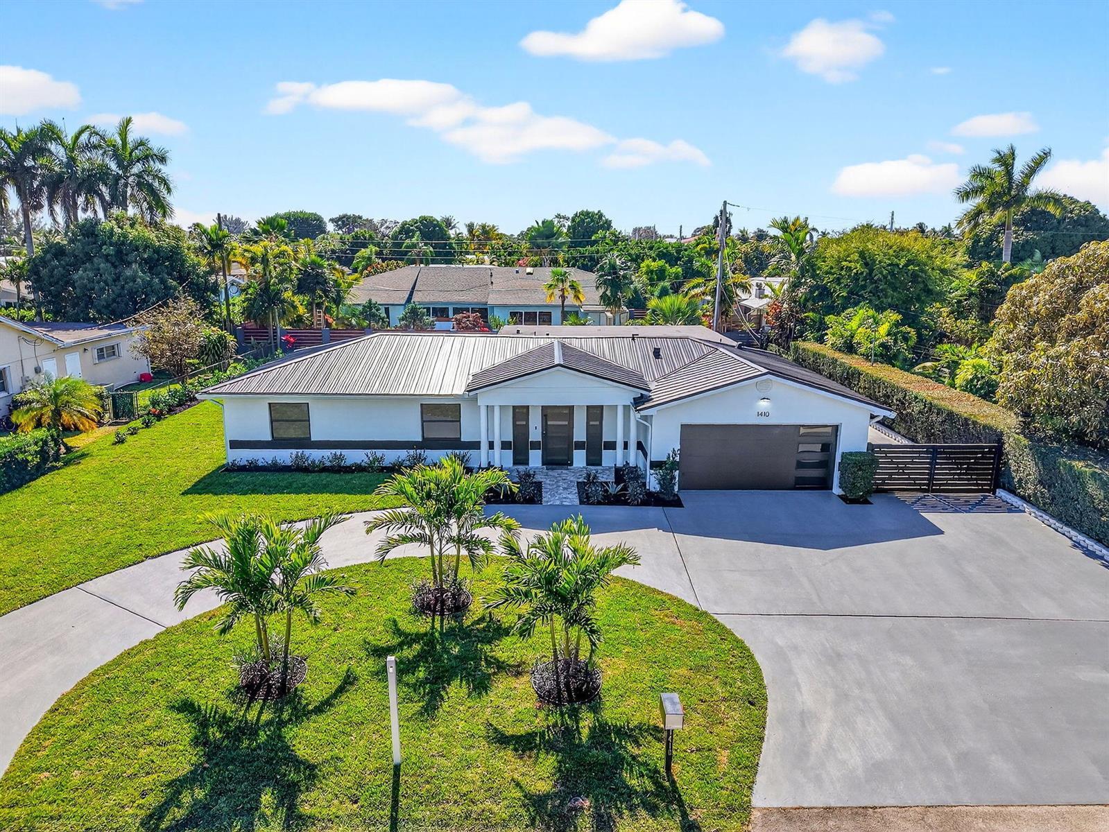 1410 N Beta Ct Court N, Lake Clarke Shores FL 33406