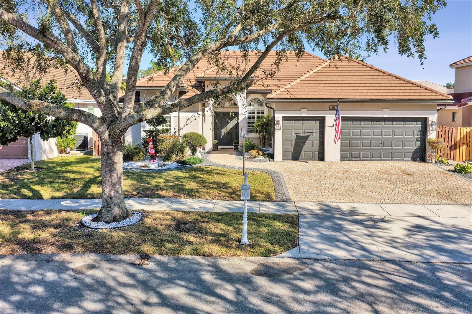 16287 Mariposa Circle S, Pembroke Pines FL 33331 photo 2