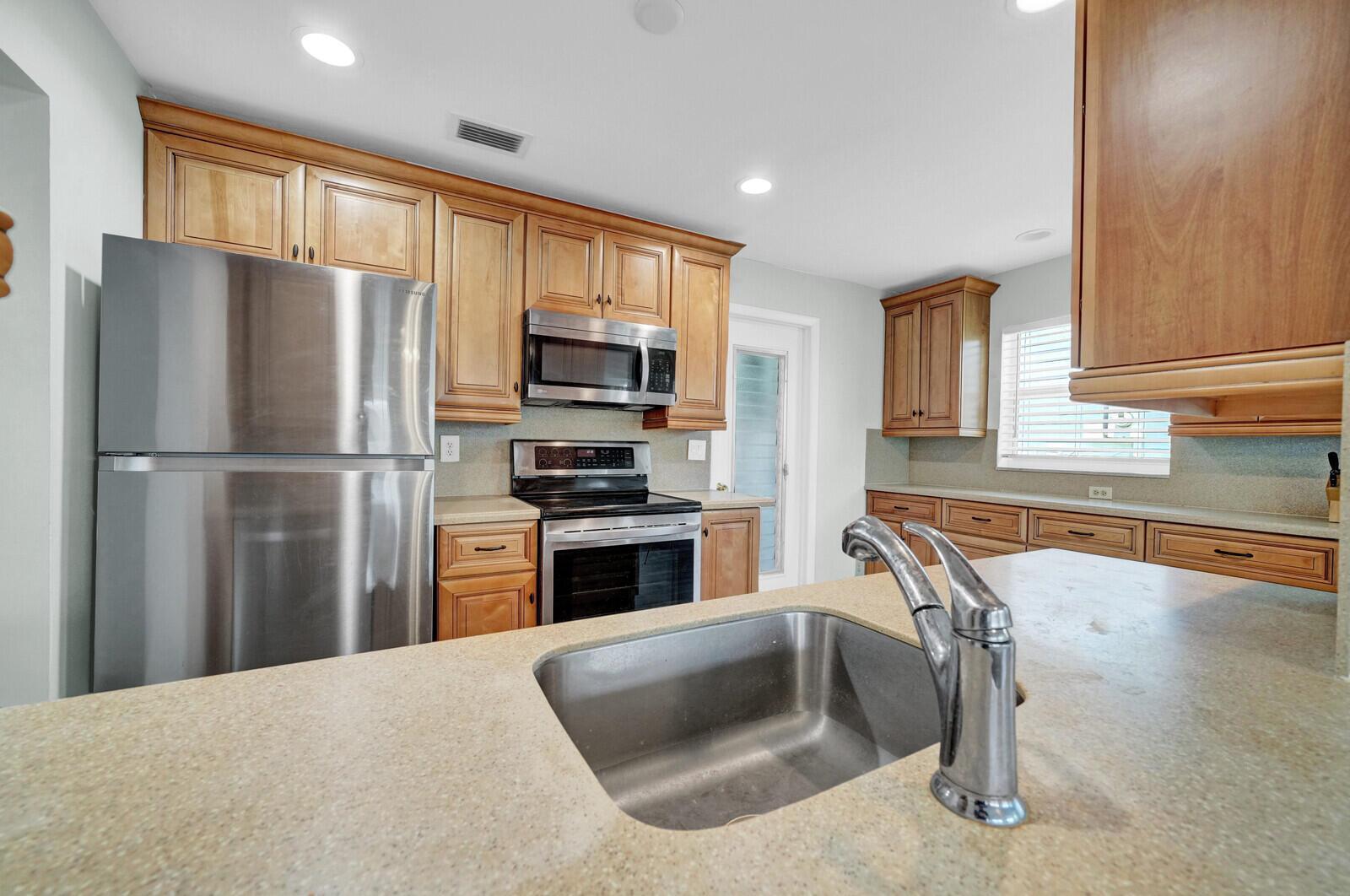 714 SW 16th Street, Boynton Beach FL 33426 photo 5