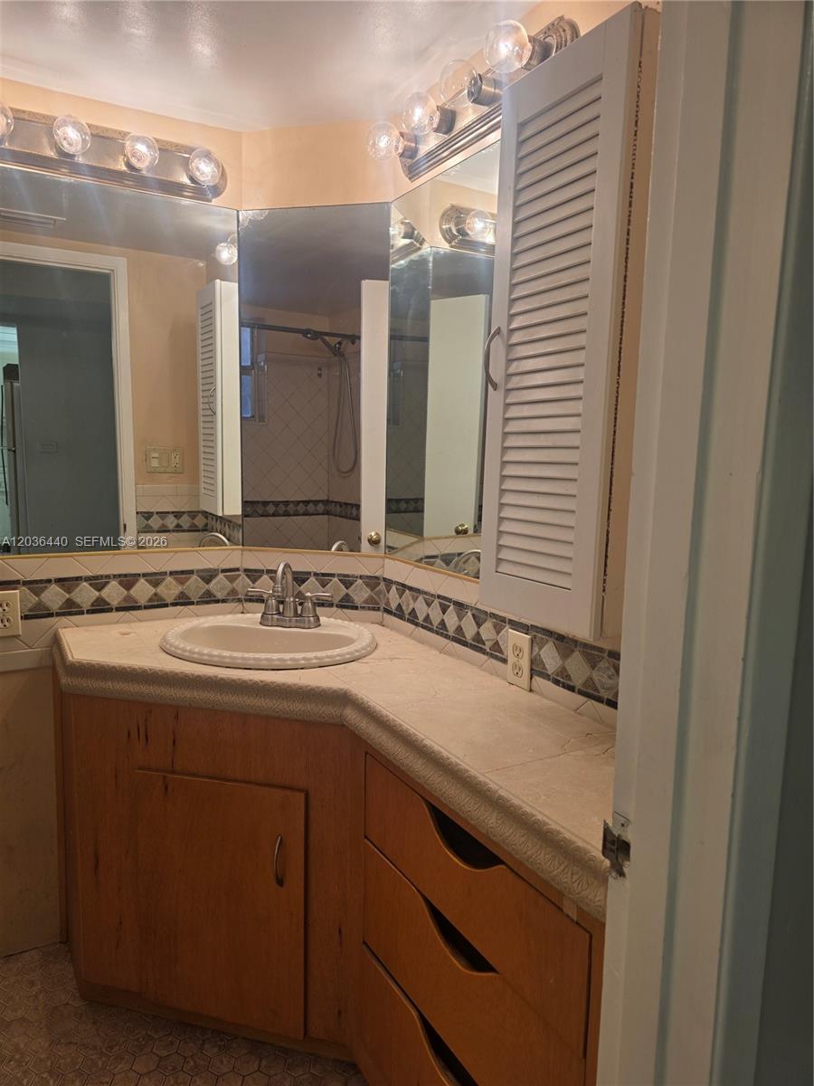 1304 NE 191st St # 128, Miami FL 33179 photo 4