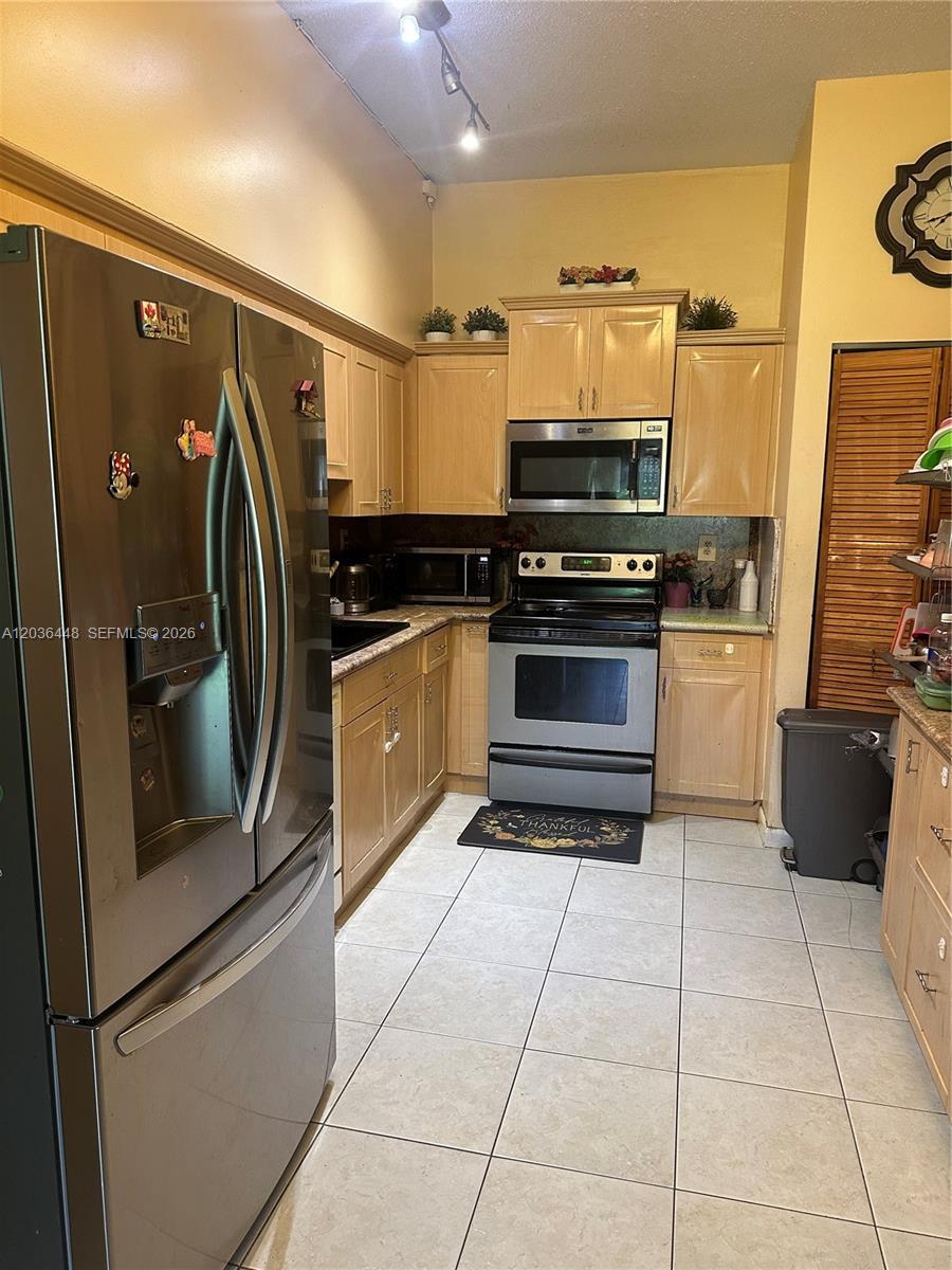 9281 W Sunrise Blvd, Plantation FL 33322 photo 2