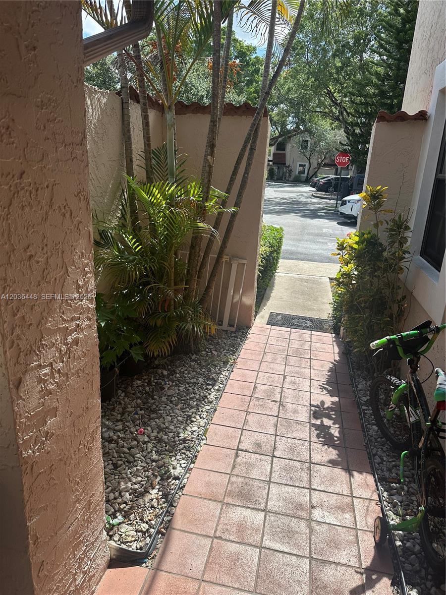 9281 W Sunrise Blvd, Plantation FL 33322 photo 4