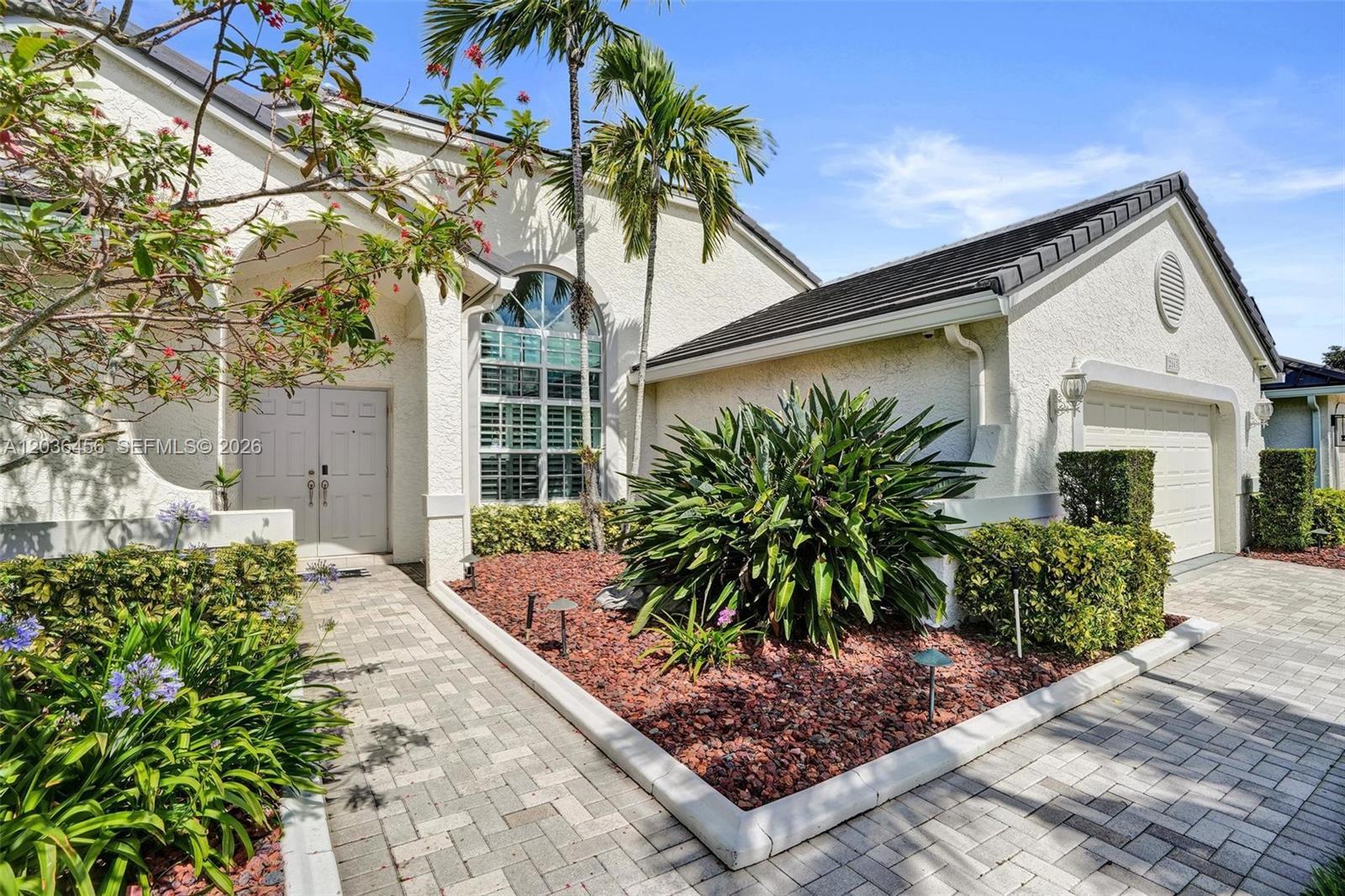 2863 E Abiaca Cir, Davie FL 33328 photo 2