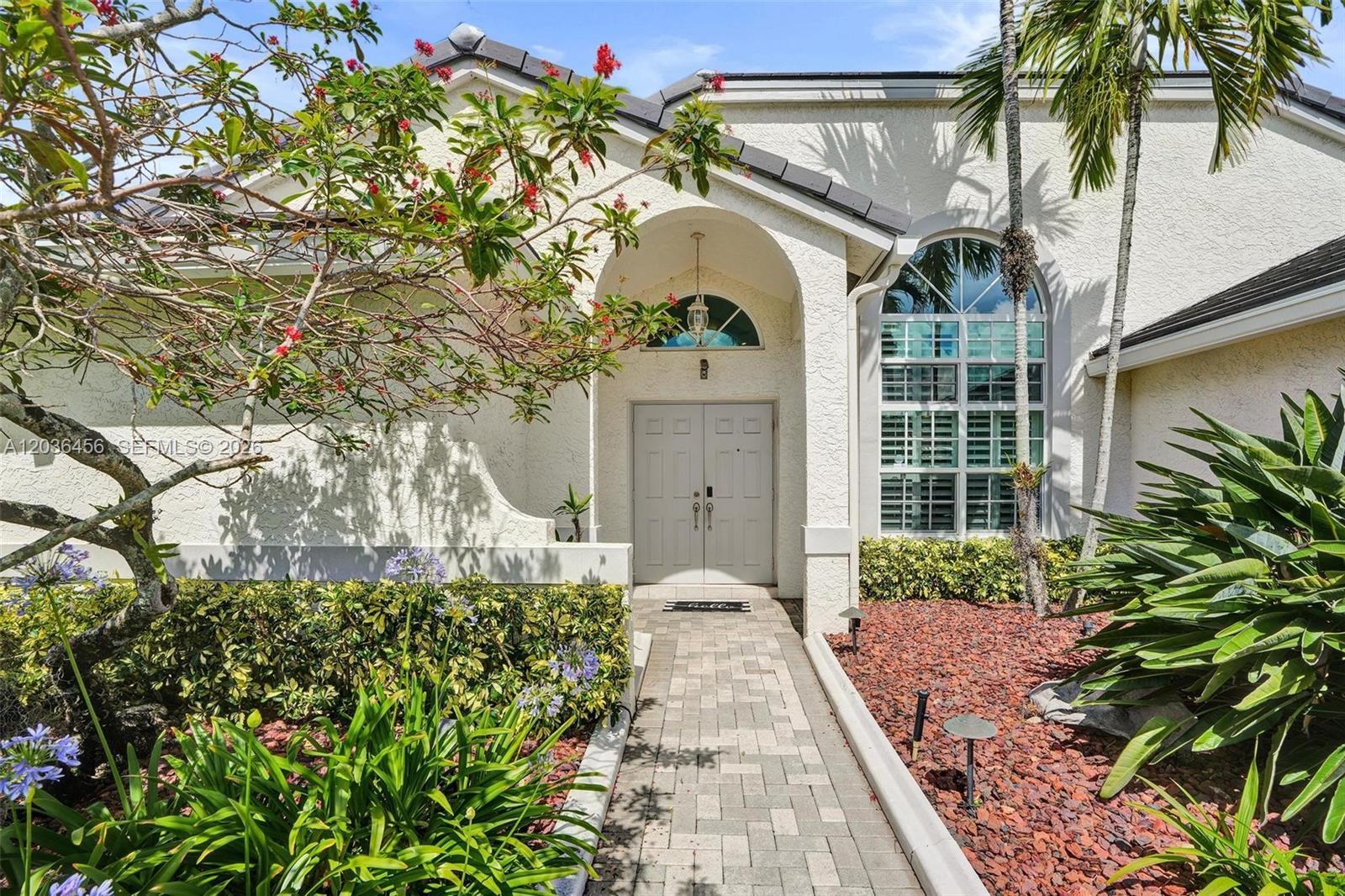 2863 E Abiaca Cir, Davie FL 33328