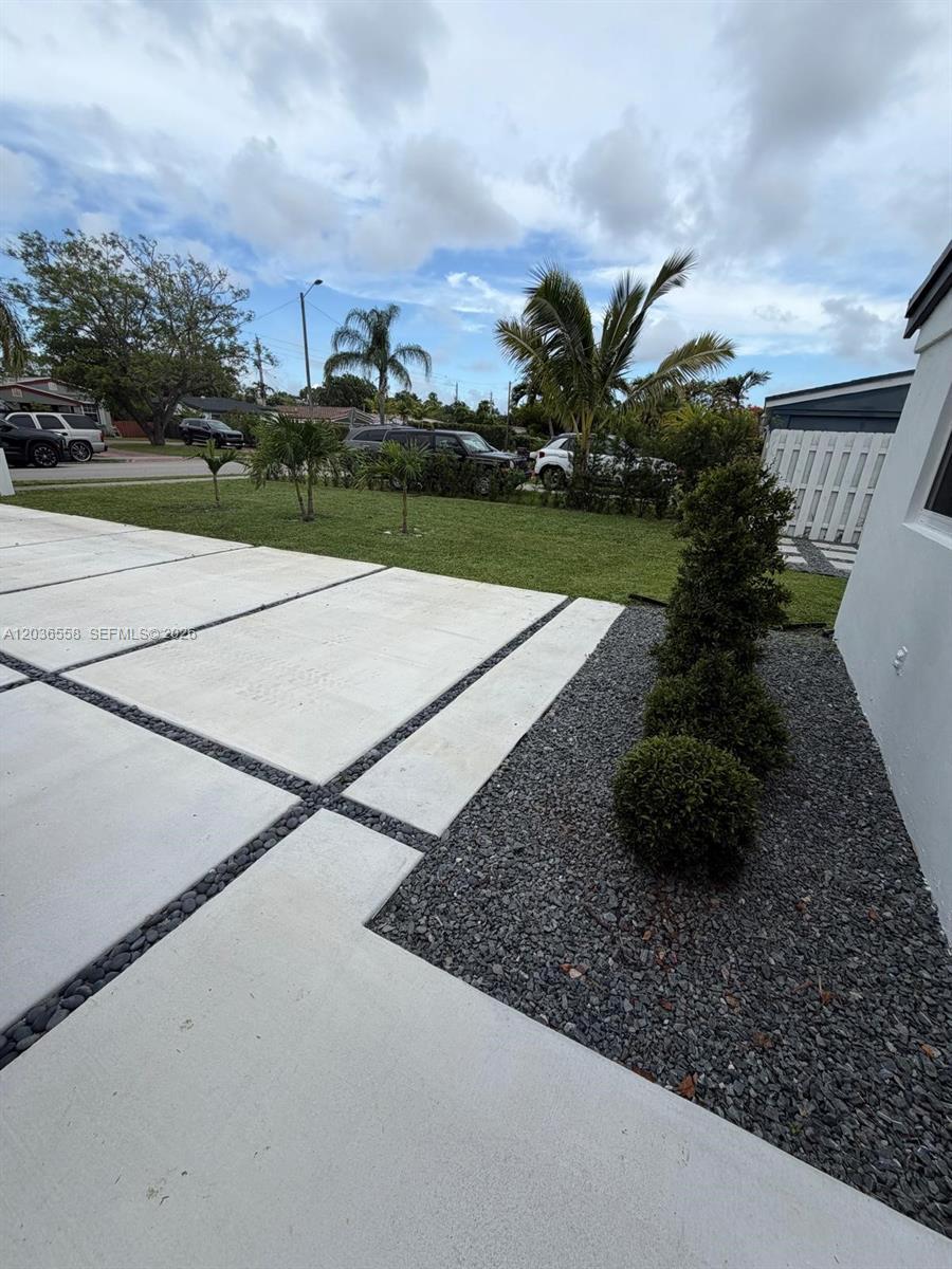 1524 NE 182nd St, North Miami Beach FL 33162 photo 2