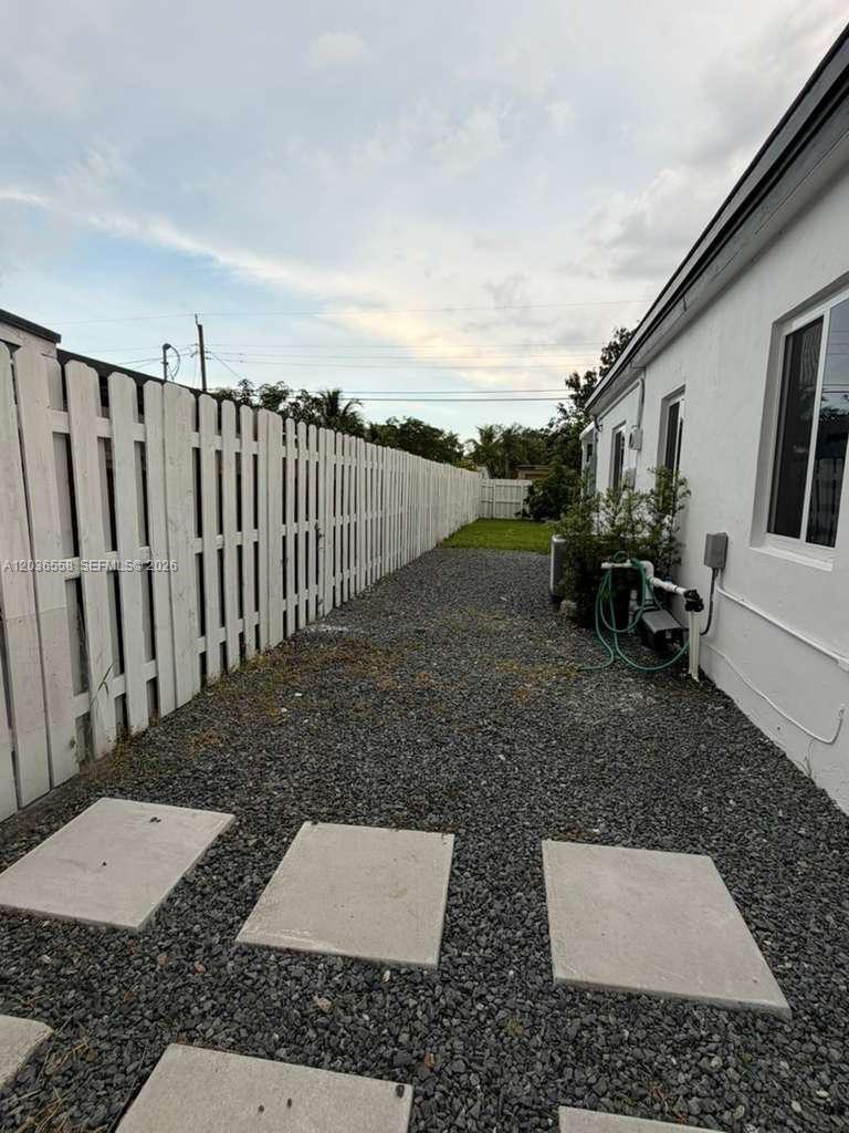 1524 NE 182nd St, North Miami Beach FL 33162 photo 3