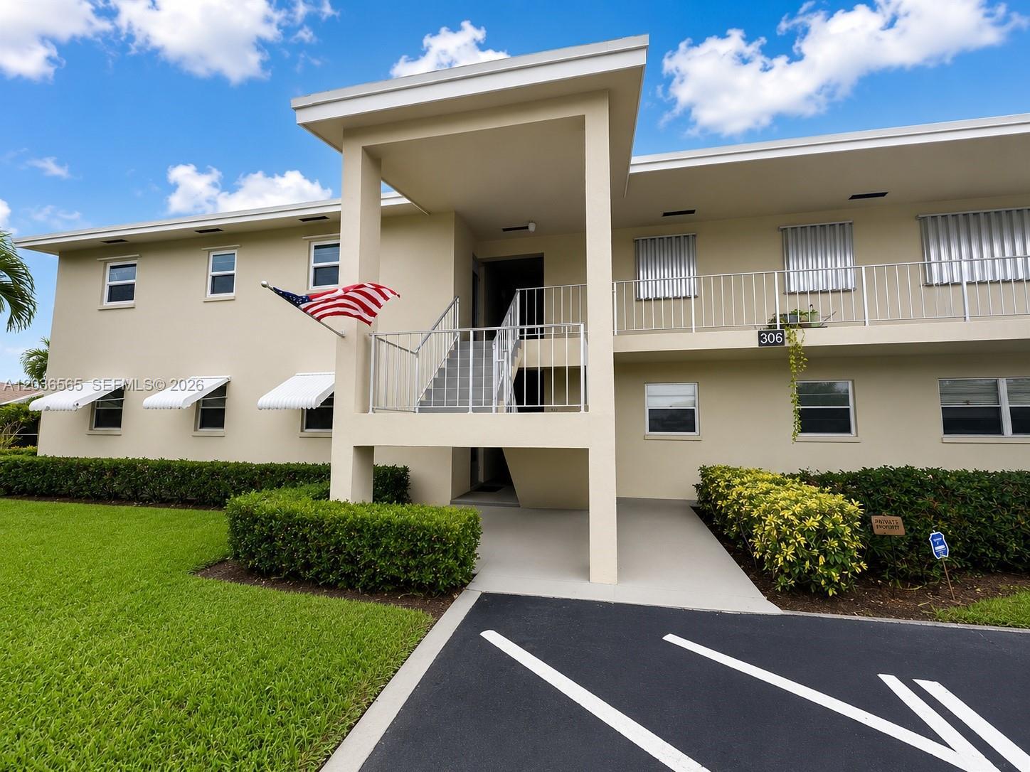 306 S Circle Dr S # 104, Boynton Beach FL 33435