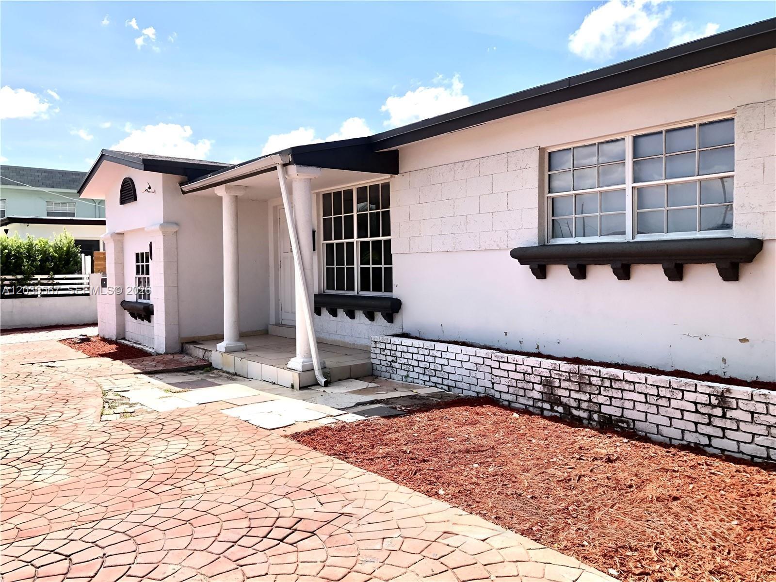 447 E 32nd St, Hialeah FL 33013 photo 2