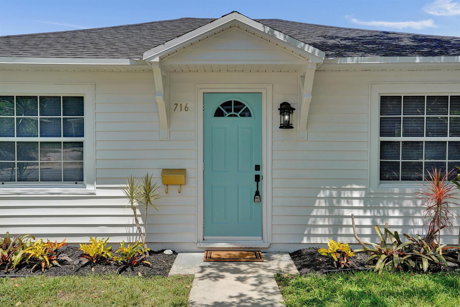716 S Pine Street, FL 33460 photo 2