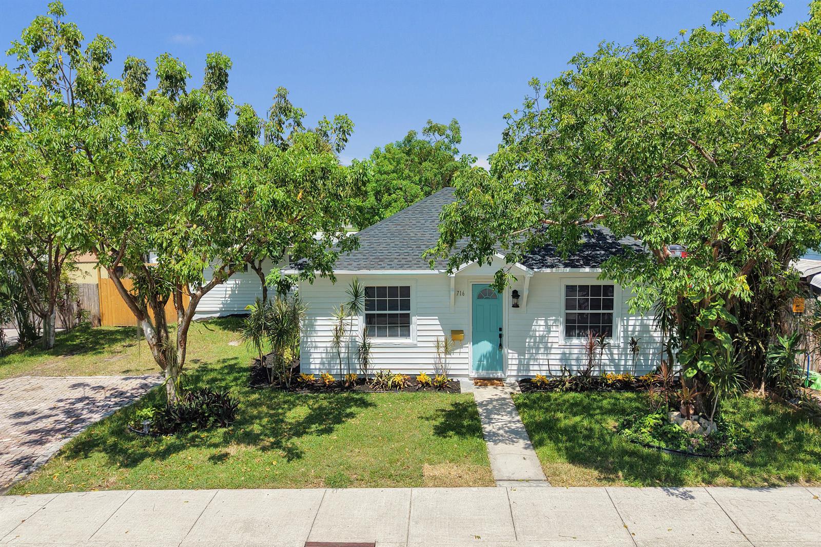 716 S Pine Street, FL 33460 photo 3