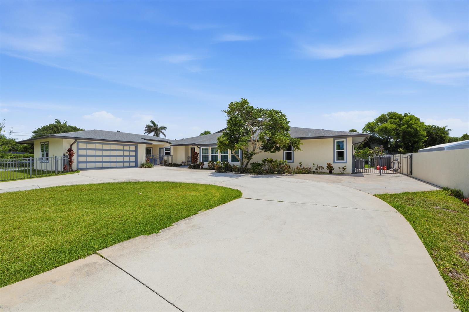 4599 SE Halston Court, Stuart FL 34997 photo 2
