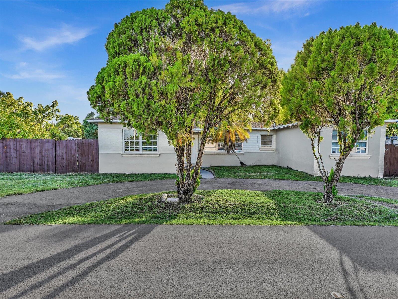 700 SW 5th Court, Hallandale Beach FL 33009 photo 2
