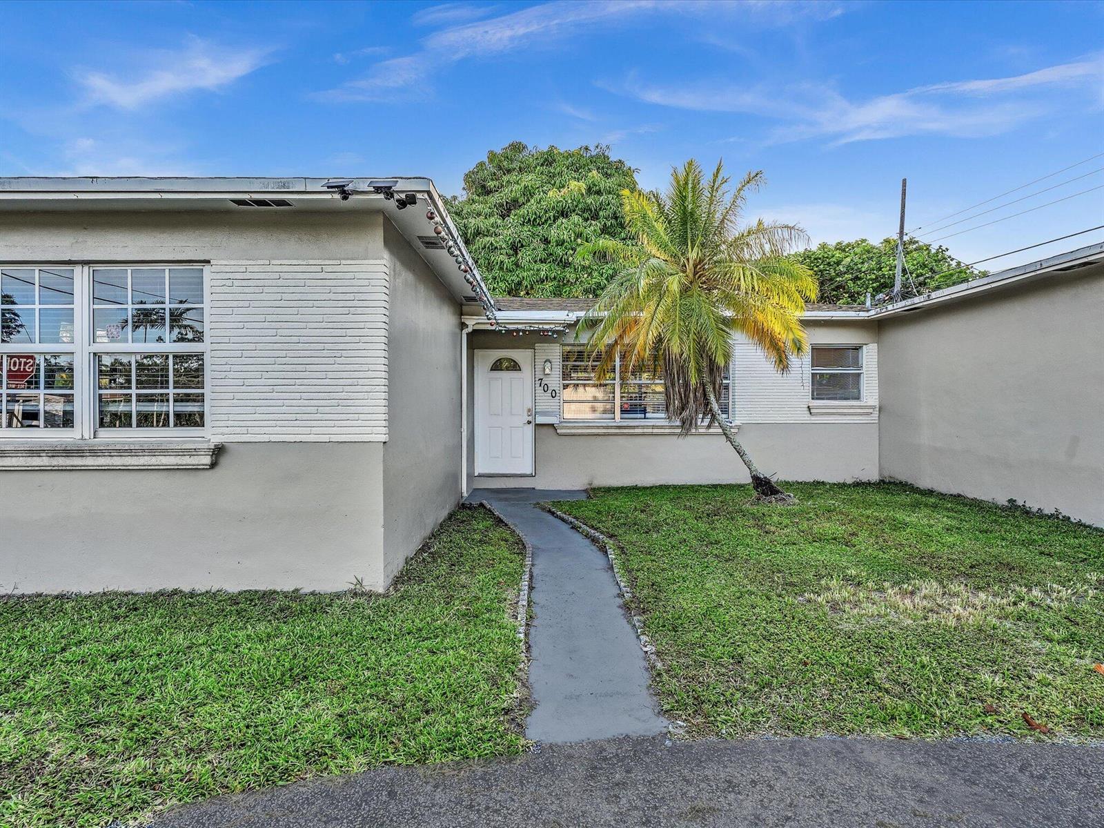 700 SW 5th Court, Hallandale Beach FL 33009 photo 3