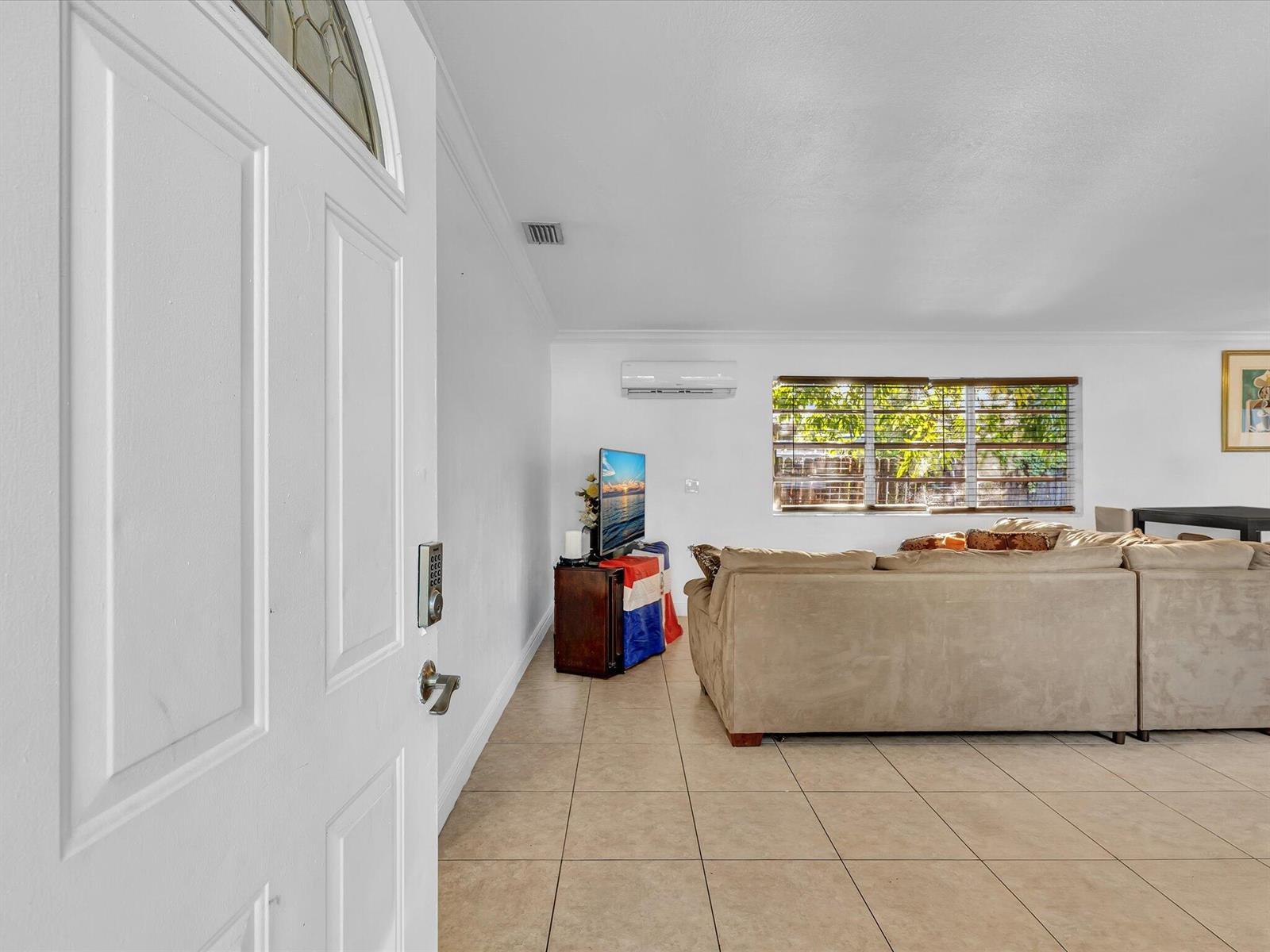 700 SW 5th Court, Hallandale Beach FL 33009 photo 5